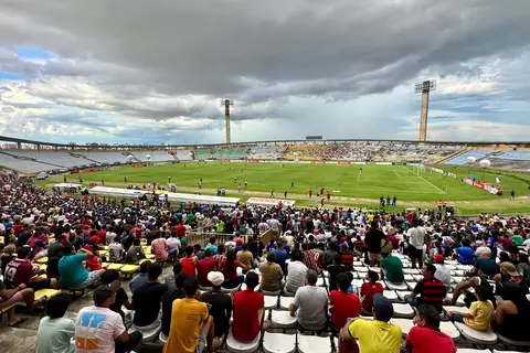 Torcida no estádio Albertão