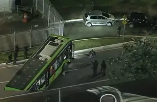 Usando uma faca, sequestrador faz motorista de ônibus refém em São Paulo (Foto: Reprodução)