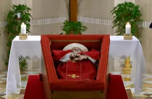 Vaticano divulga primeiras imagens do Papa Francisco em primeiros ritos fúnebres (Foto: Reprodução/Vatican News)