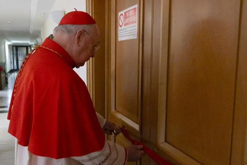 Vaticano divulga primeiras imagens do Papa Francisco em primeiros ritos fúnebres