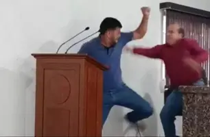 Vereadores trocam murros e pontapés durante sessão na Câmara; veja vídeo (Foto: Reprodução)