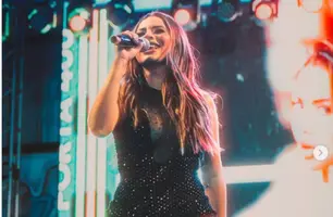 Após seis meses, Lexa volta aos palcos: ‘Achei que seria incapaz de voltar’ (Foto: Reprodução)