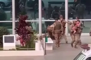BOPE prende homem que ameaçava explodir bomba em ministério e fazia família refém (Foto: Reprodução)