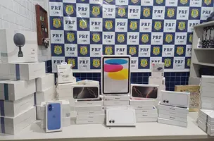 Carga com iPhones e perfumes sem nota é apreendida pela PRF em Piripiri (Foto: Divulgação/PRF)