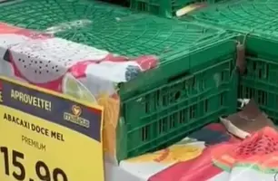Cliente flagra rato entre produtos em supermercado da rede Mateus em São Luís (Foto: Reprodução)