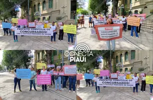 Concursados aprovados protestam contra suspensão de posse em Teresina (Foto: James Rodrigues / Conecta Piauí)