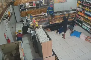 Criminosos armados invadem padaria e levam dinheiro em Altos (Foto: Reprodução)