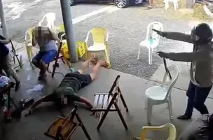Criminosos rendem vítimas durante assalto na zona Sudeste de Teresina (Foto: Reprodução)