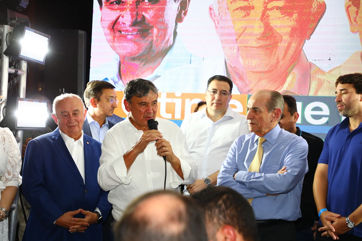 Deputado Júlio César reúne 156 prefeitos em jantar com ministros em Brasília