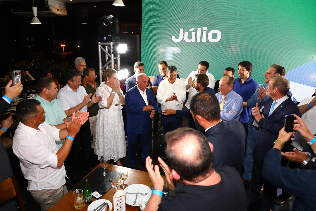 Deputado Júlio César reúne 156 prefeitos em jantar com ministros em Brasília