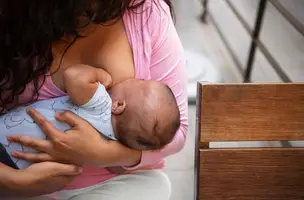 Entre mamadas, palpites e receitas salvas que nunca fiz (Foto: Freepik)