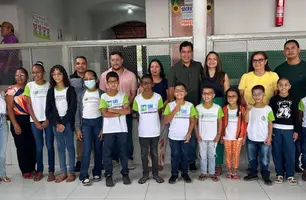 Entrega de óculos marca compromisso com a educação em Curralinhos nesta segunda (12) (Foto: Reprodução)