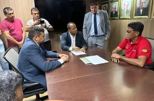 Enzo Samuel busca acordo com sindicato para encerrar greve do transporte (Foto: Reprodução)