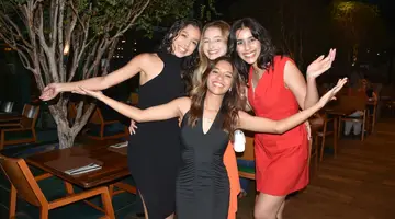 Esther Andrade comemora aniversário ao lado de amigas no Restaurante Zio (Foto: Magal/ Conecta Piauí)
