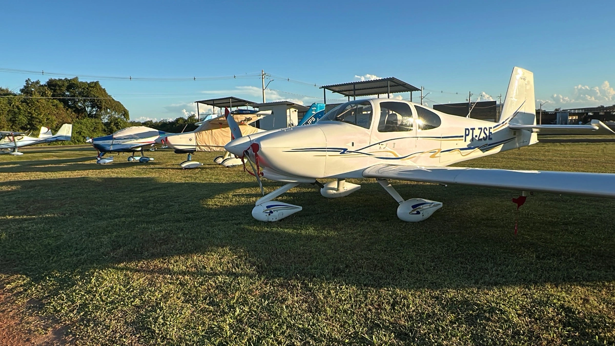 Evento 'e-Fly' reúne mais de 60 aeronaves em Altos e movimenta setor da aviação