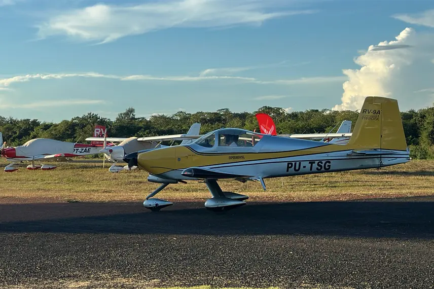 Evento 'e-Fly' reúne mais de 60 aeronaves em Altos e movimenta setor da aviação