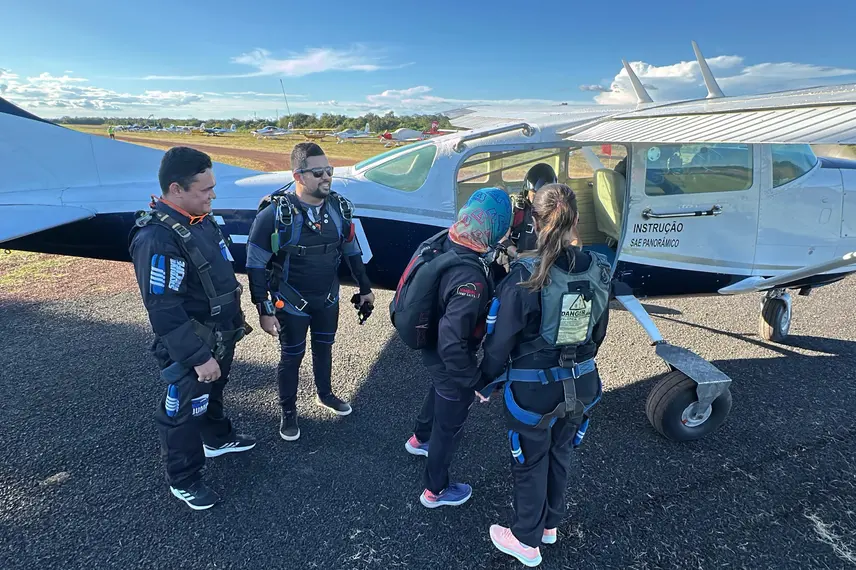 Evento 'e-Fly' reúne mais de 60 aeronaves em Altos e movimenta setor da aviação