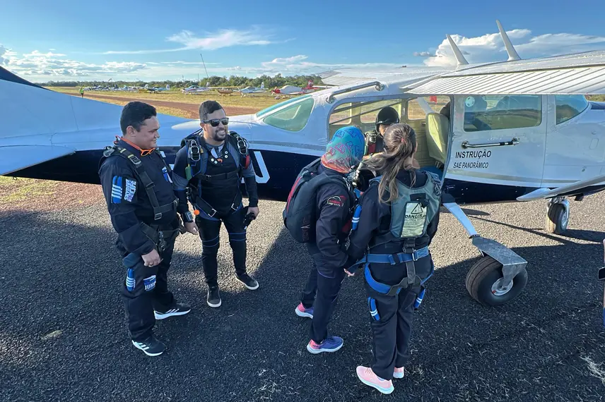 Evento 'e-Fly' reúne mais de 60 aeronaves em Altos e movimenta setor da aviação