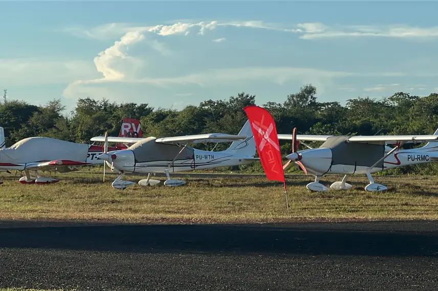Evento 'e-Fly' reúne mais de 60 aeronaves em Altos e movimenta setor da aviação
