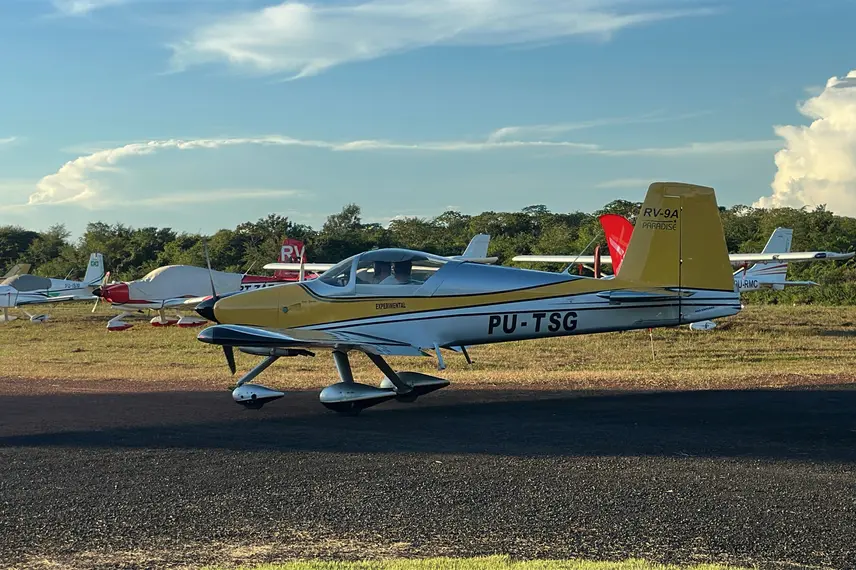 Evento 'e-Fly' reúne mais de 60 aeronaves em Altos e movimenta setor da aviação