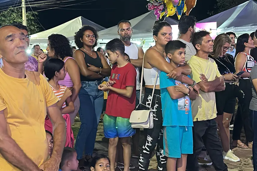 Festival Piripiri Humor & Arte inicia com grande público, risos e muita música