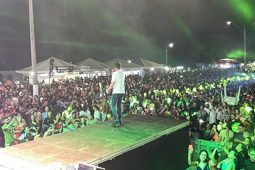 Festival Piripiri Humor & Arte inicia com grande público, risos e muita música