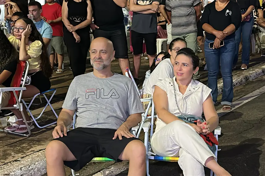 Festival Piripiri Humor & Arte inicia com grande público, risos e muita música