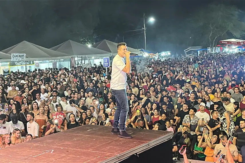 Festival Piripiri Humor & Arte inicia com grande público, risos e muita música