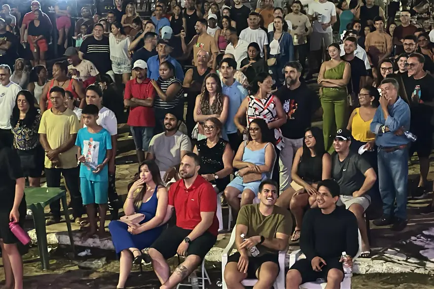 Festival Piripiri Humor & Arte inicia com grande público, risos e muita música