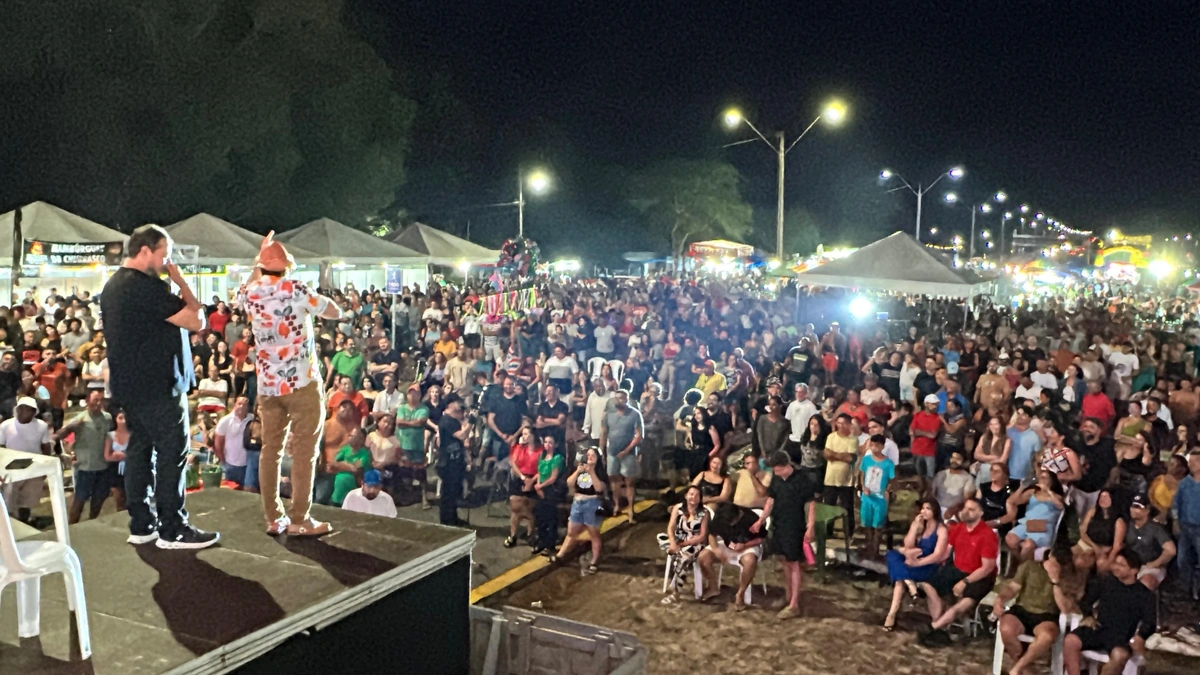 Festival Piripiri Humor & Arte inicia com grande público, risos e muita música