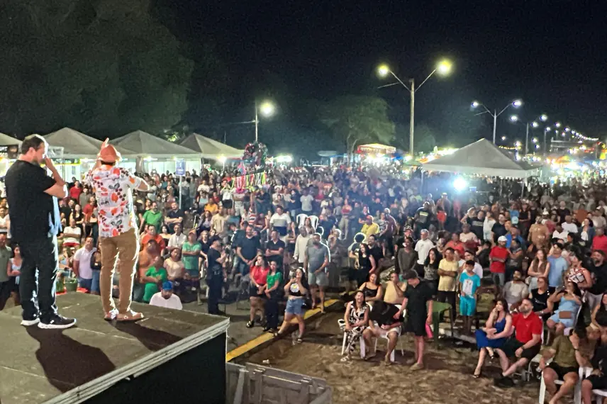 Festival Piripiri Humor & Arte inicia com grande público, risos e muita música