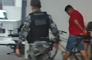 'Gordinho', suspeito de tráfico e porte ilegal, é preso na zona Sul de Teresina (Foto: Repórter 12/Conecta Piauí)