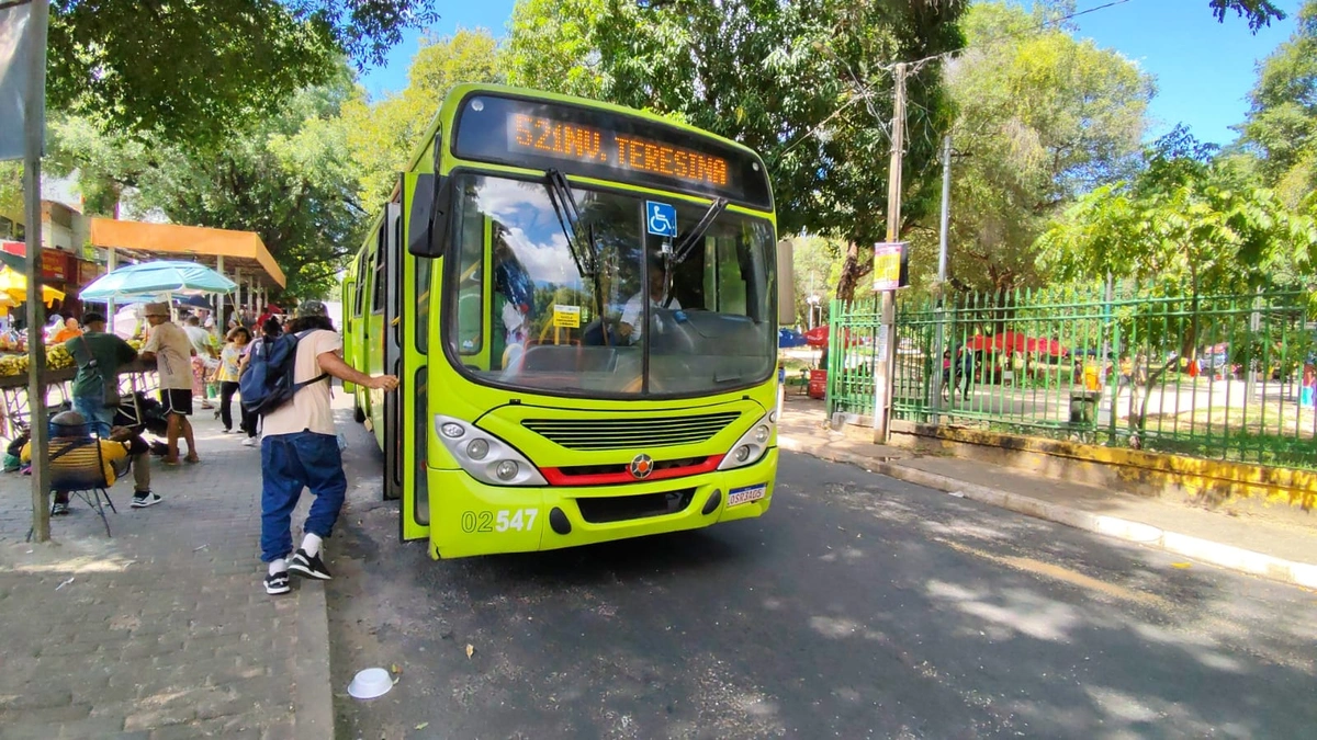 Greve dos ônibus em Teresina completa três dias; caso será analisado pelo TRT