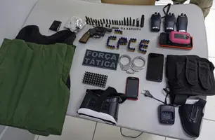 Homem é preso com arsenal e equipamentos de uso restrito em Canto do Buriti (Foto: Divulgação/PMPI)