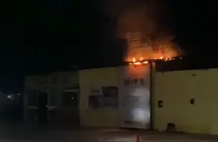 Incêndio atinge churrascaria na zona Sul de Teresina; ninguém ficou ferido (Foto: Reprodução)
