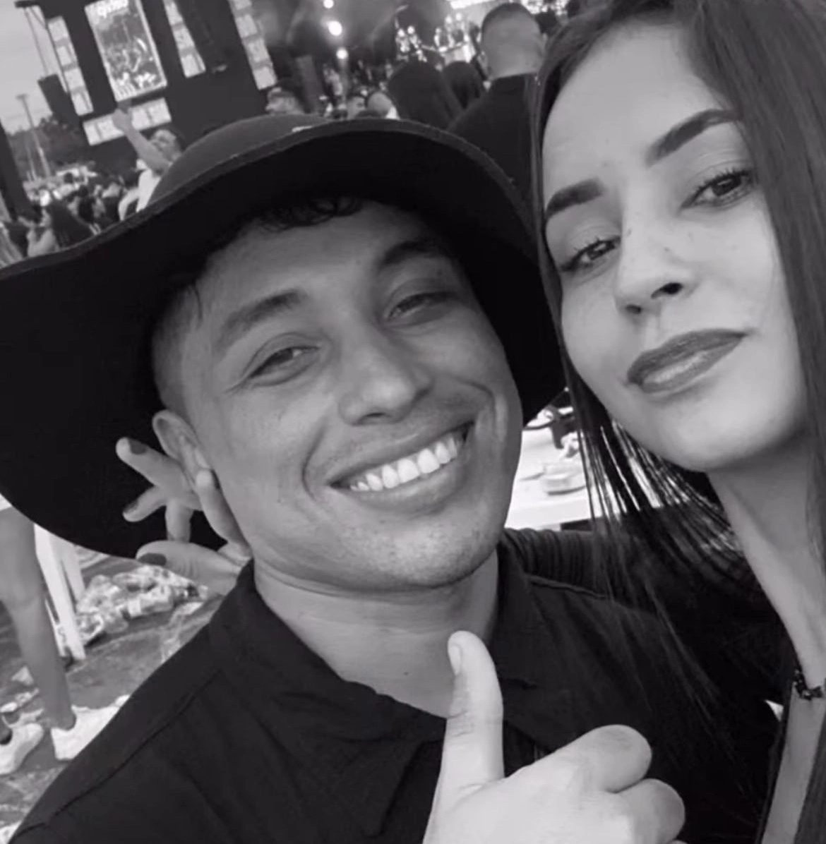 Jogador Piauí e esposa