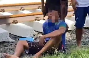 Jovem é rendido por populares após suspeita de assalto na zona Sudeste de Teresina (Foto: Reprodução)