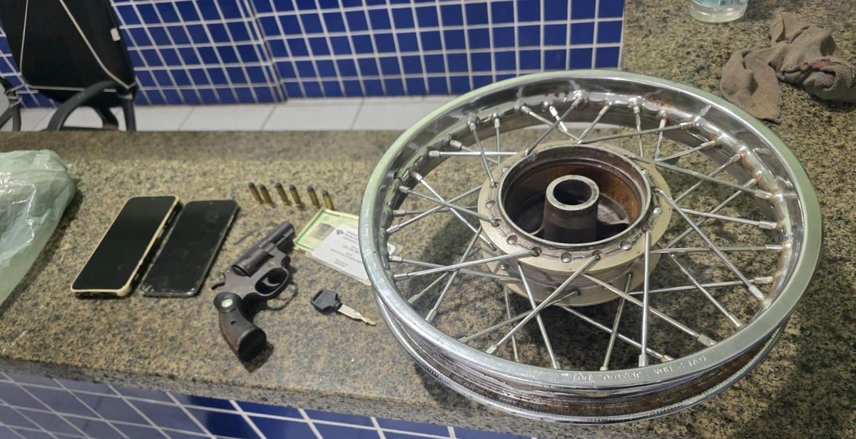 Jovem envolvido com tráfico de drogas é preso com pacotes de maconha em Parnaíba