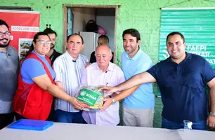 Júlio, Marden, Georgiano e Antônio Reis entregam alimentos em Floriano (Foto: Reprodução)