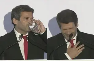 Líder da extrema-direita de Portugal passa mal após beber água durante comício (Foto: Reprodução/X)