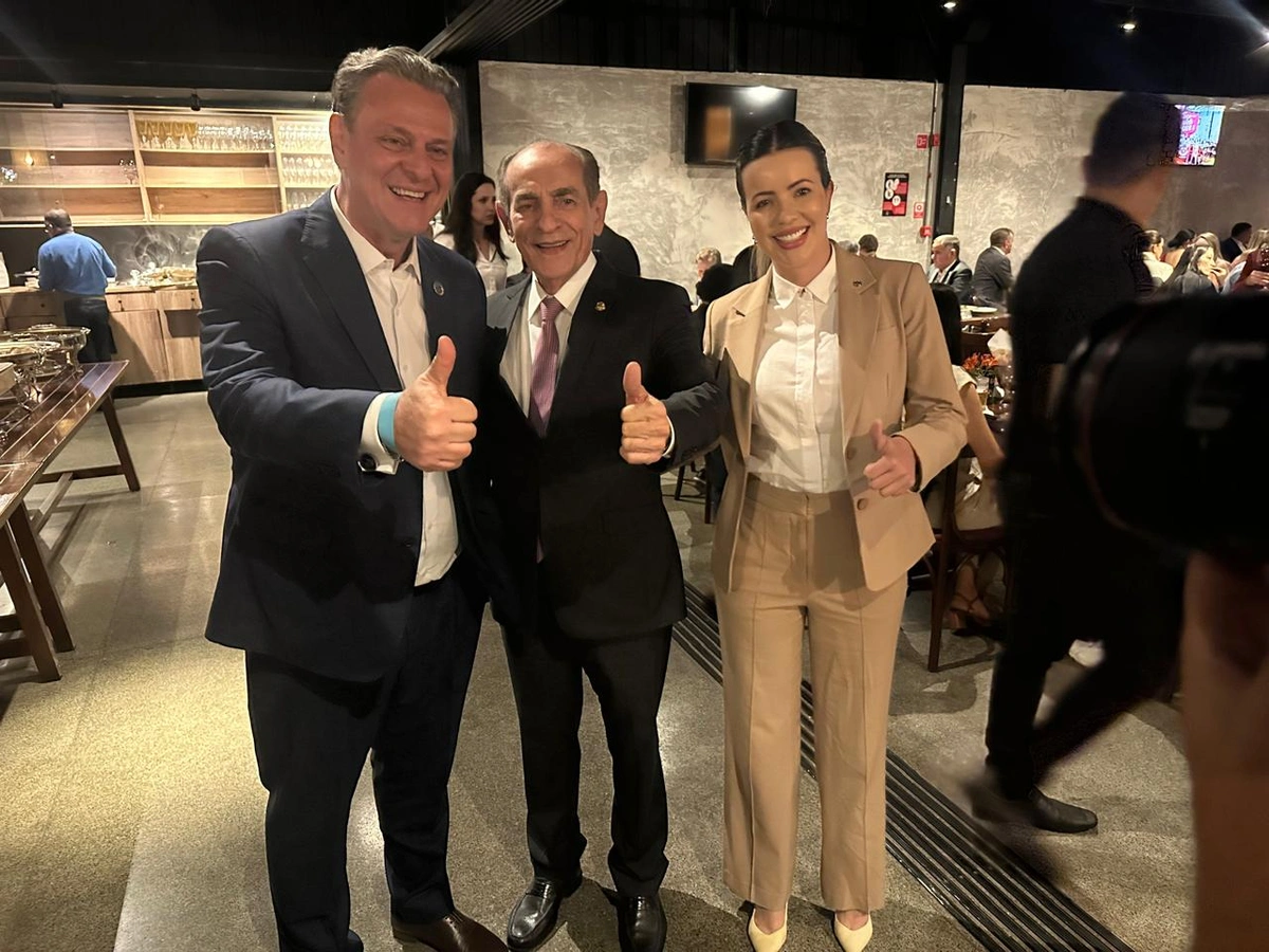 Marcelo Castro reúne 200 prefeitos piauienses em jantar com ministros em Brasília