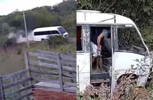 Micro-ônibus com estudantes cai em ribanceira e deixa feridos em Santa Cruz do PI (Foto: Reprodução)