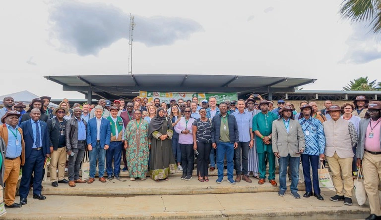 Ministro Wellington Dias e comitivas africanas conhecem tecnologias rurais em Petrolina (PE)