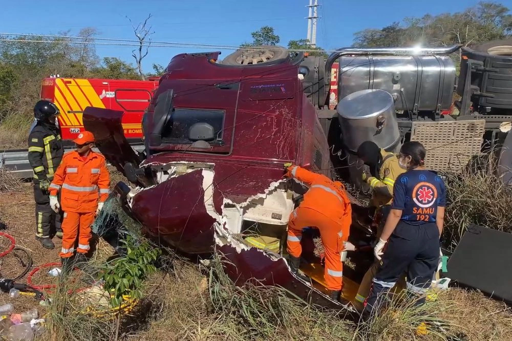 Motorista de caminhão morre após acidente na BR-230 em Barão de Grajaú