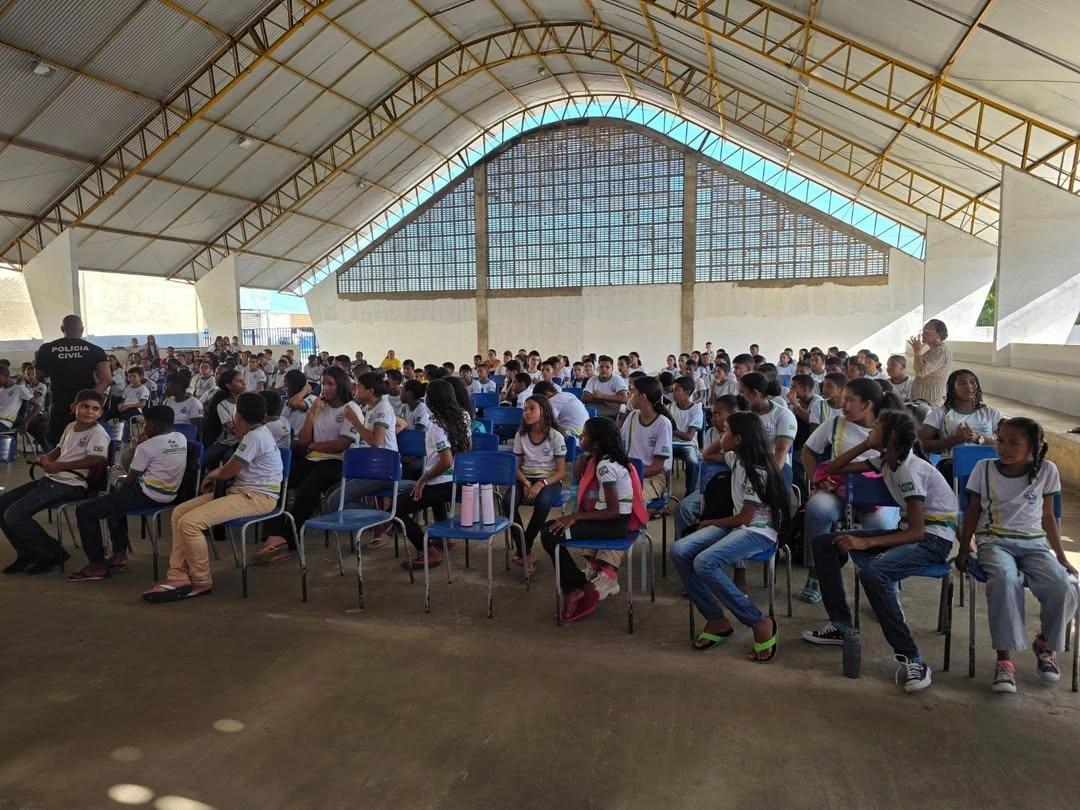 Palestra sobre combate às drogas mobiliza estudantes em Palmeirais