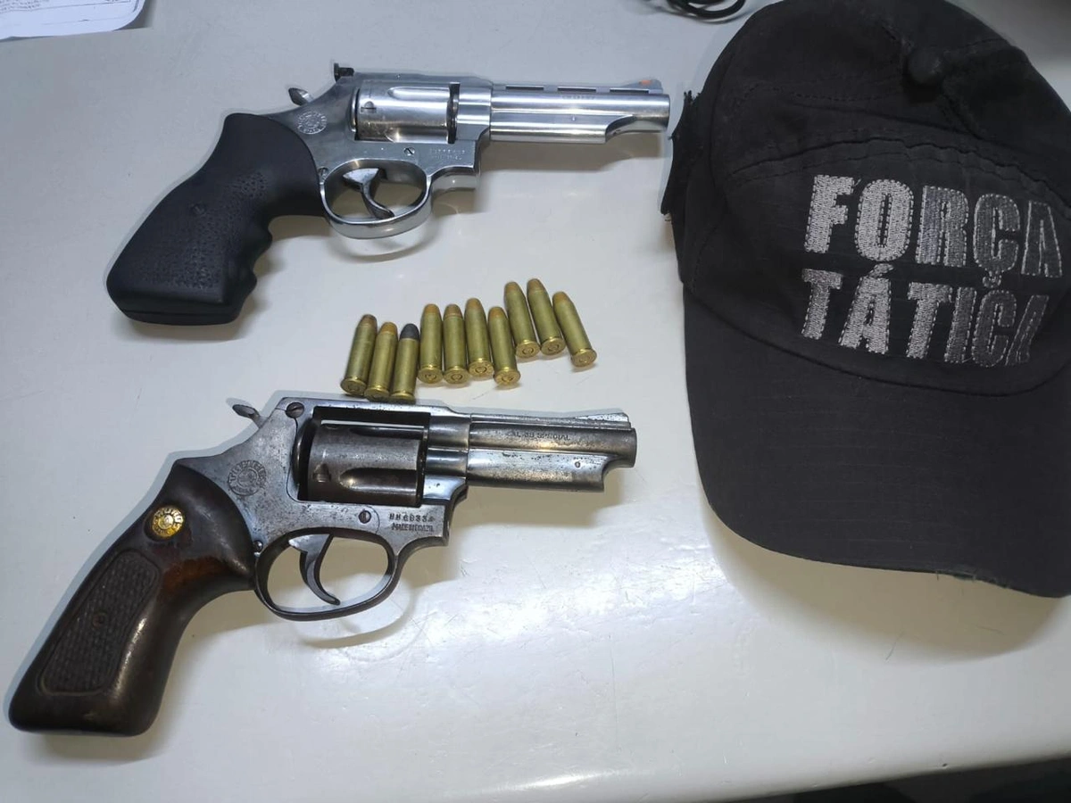 PM prende dupla armada e cumpre mandado de prisão no zona Sudeste de Teresina