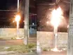Poste pega fogo ao lado de restaurante em avenida da zona Sudeste de Teresina