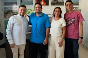 Prefeito de Cajueiro da Praia articula preparativos da festa do padroeiro (Foto: Reprodução)