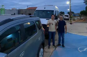 Prefeito Magnum Cardoso entrega dois veículos para a Saúde de Caxingó (Foto: Reprodução)