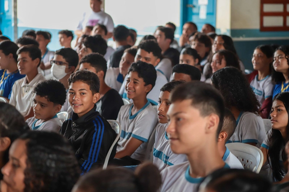 Prefeitura de Timon realiza palestra educativa sobre trânsito em escola